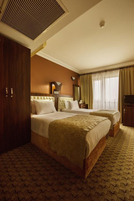 Elan Hotel — 8