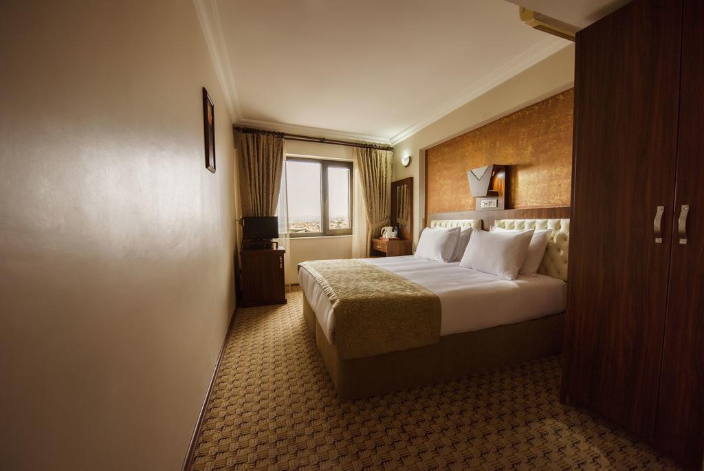 Elan Hotel — 9