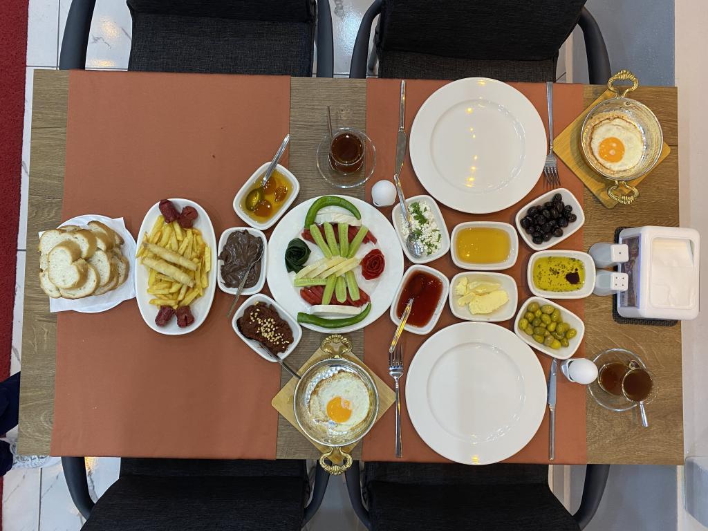 Eraliz Hotel Buca — 3