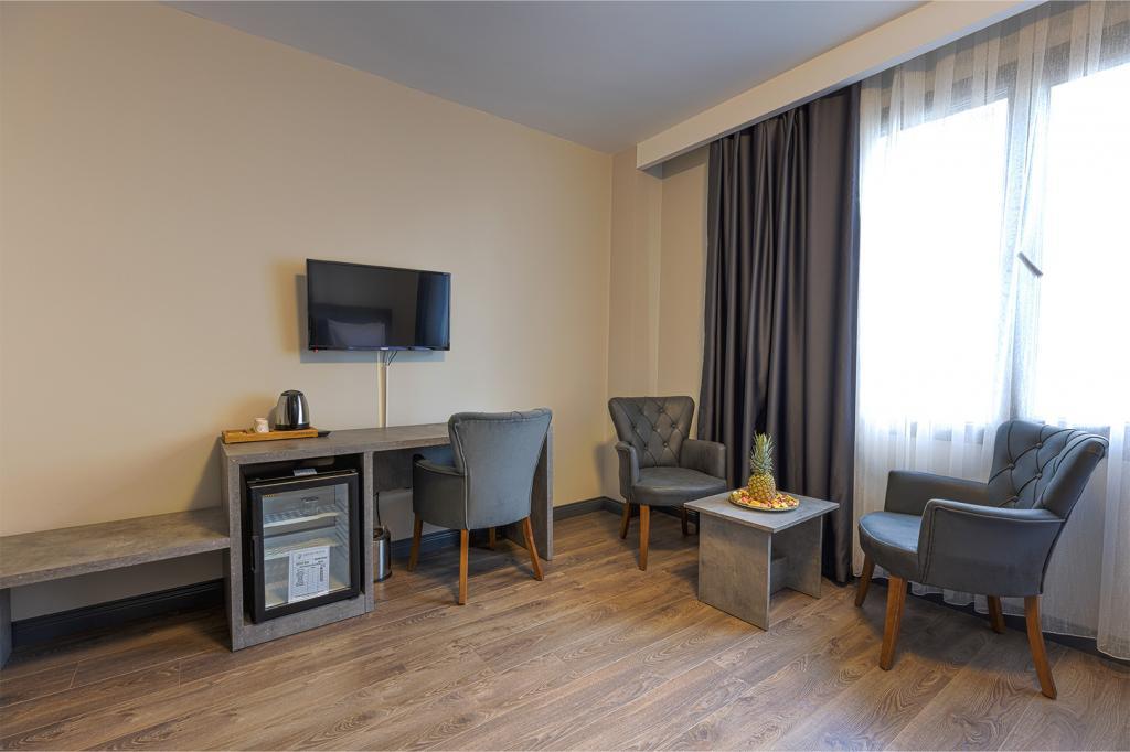 Grand Royal Hotel — 5