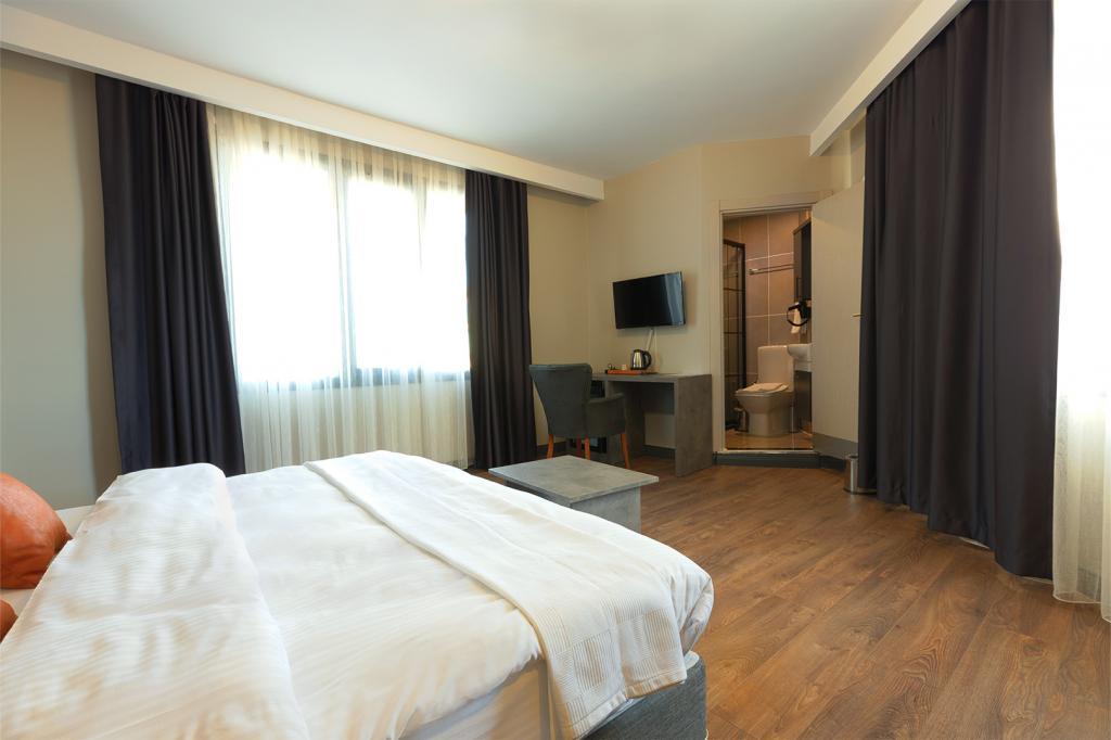 Grand Royal Hotel — 10