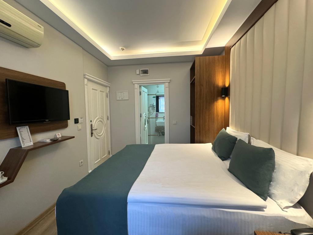 Hotel Black Tulip — 9
