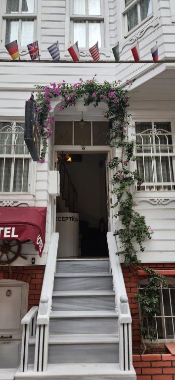 Kadıköy White House — 3