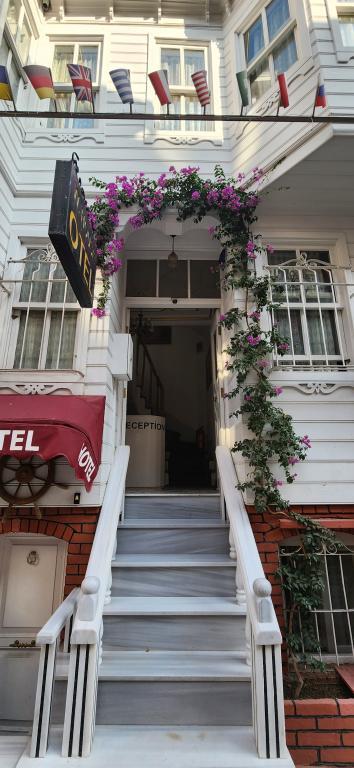Kadıköy White House — 5
