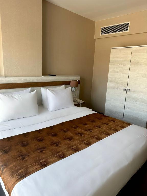 Kanyonvadi Hotel — 8