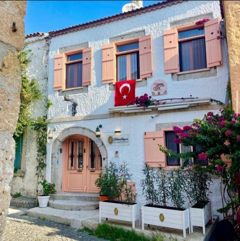Krem Alaçatı