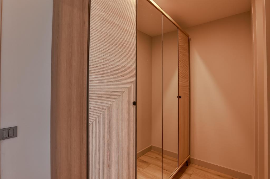 LOS Suites — 8