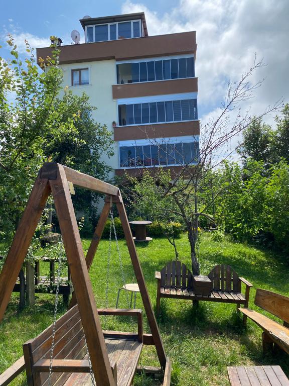 Menekşe 2 — 1