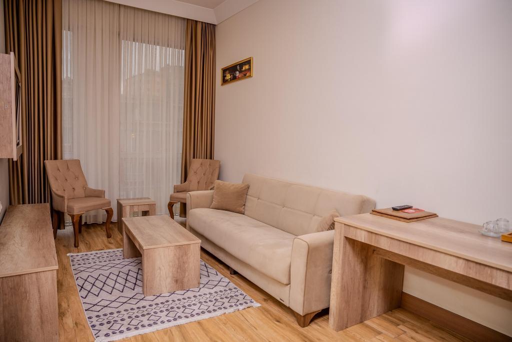 Mari Suites Hotel — 4