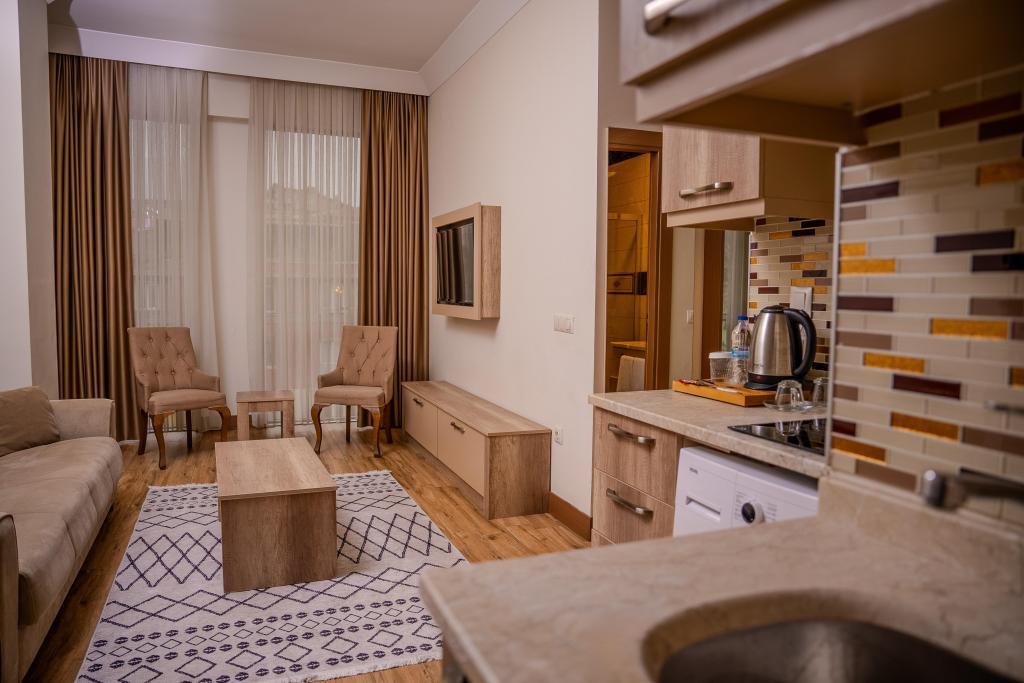 Mari Suites Hotel — 9