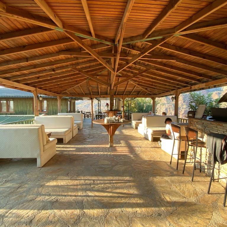 Montenegro Motel — 6