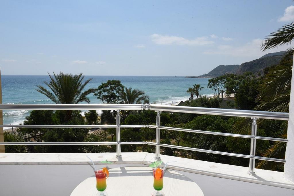 Muz Hotel — 5