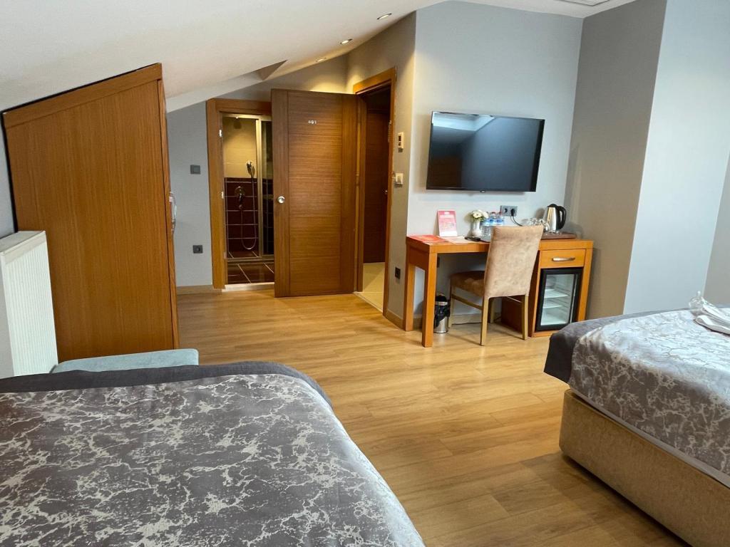 My Rose Hotel — 3