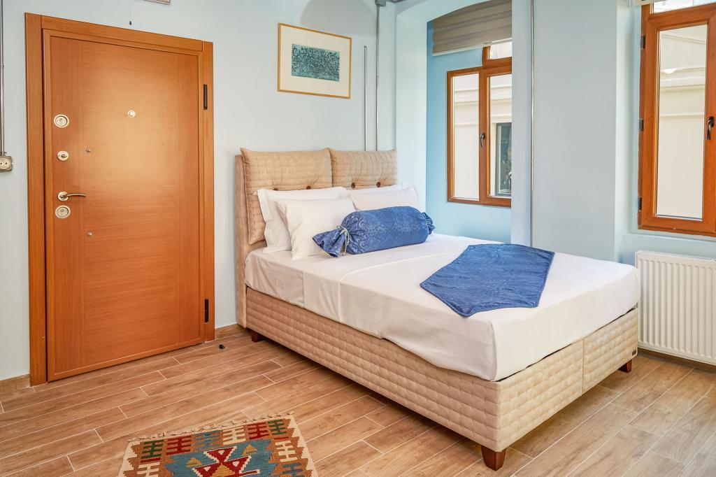 No 8 Galata — 10