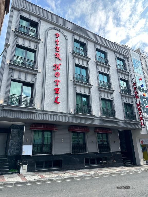 Pier Hotel