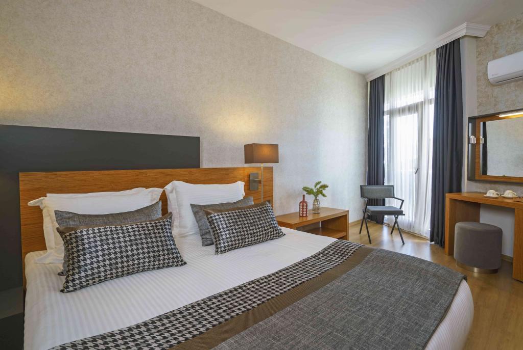 Qinn Hotels — 10