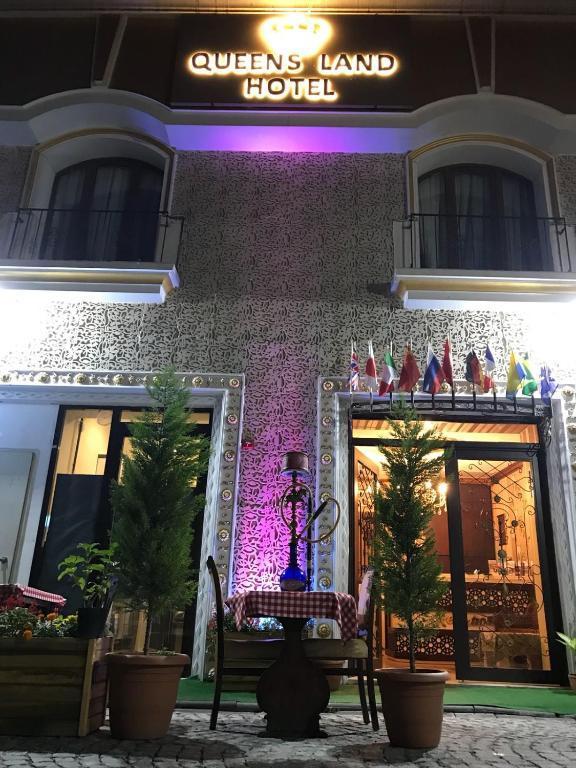 Queens Land Hotel — 1