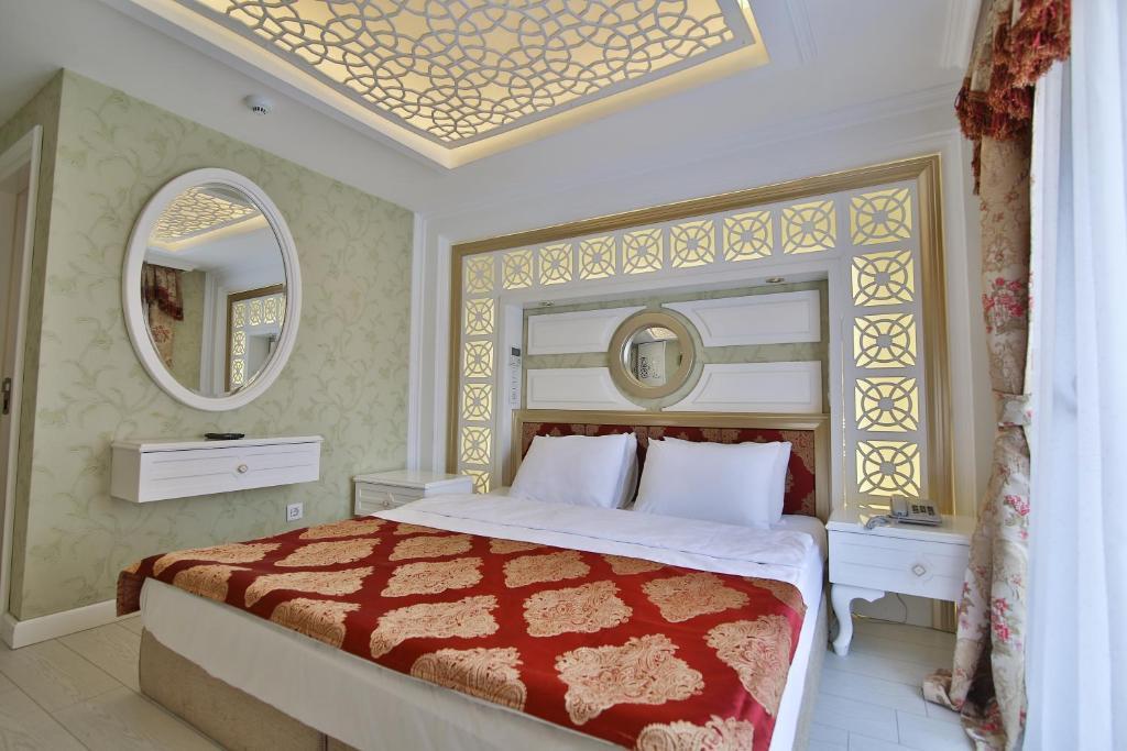Queens Land Hotel — 3