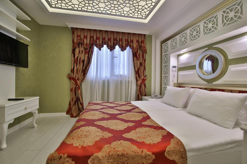 Queens Land Hotel — 4
