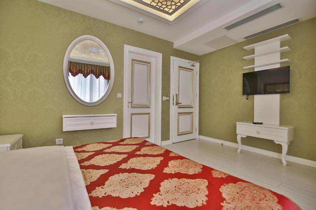 Queens Land Hotel — 9