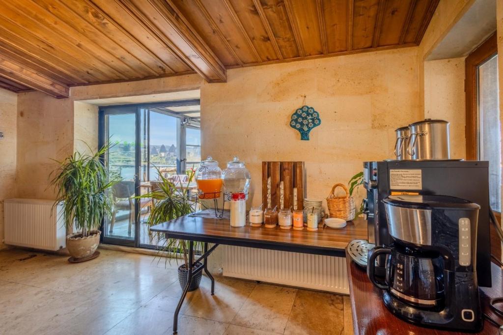 Rocca Stone House — 10