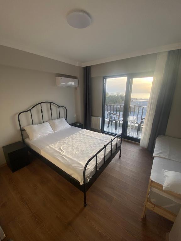 Rose Otel — 3