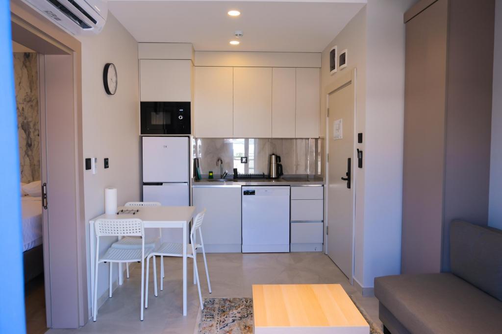 Solmare Suites — 9