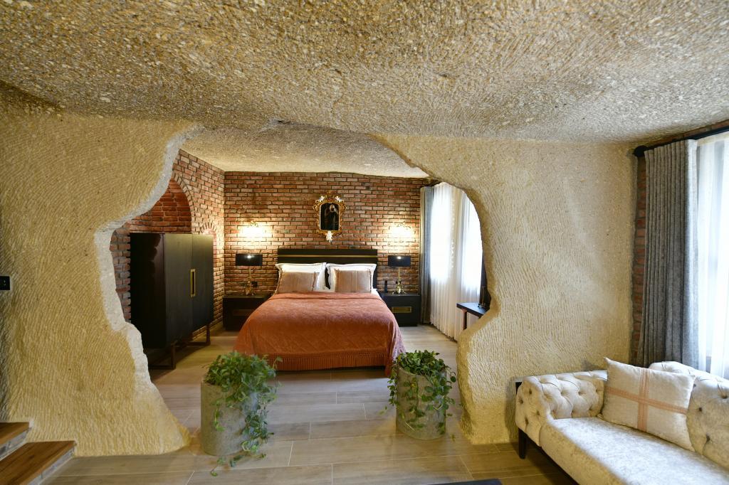 Sacred Mansion — 9