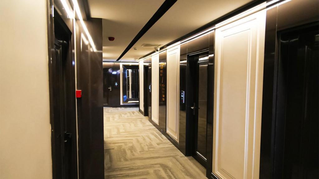 Sky Hill Hotel — 8