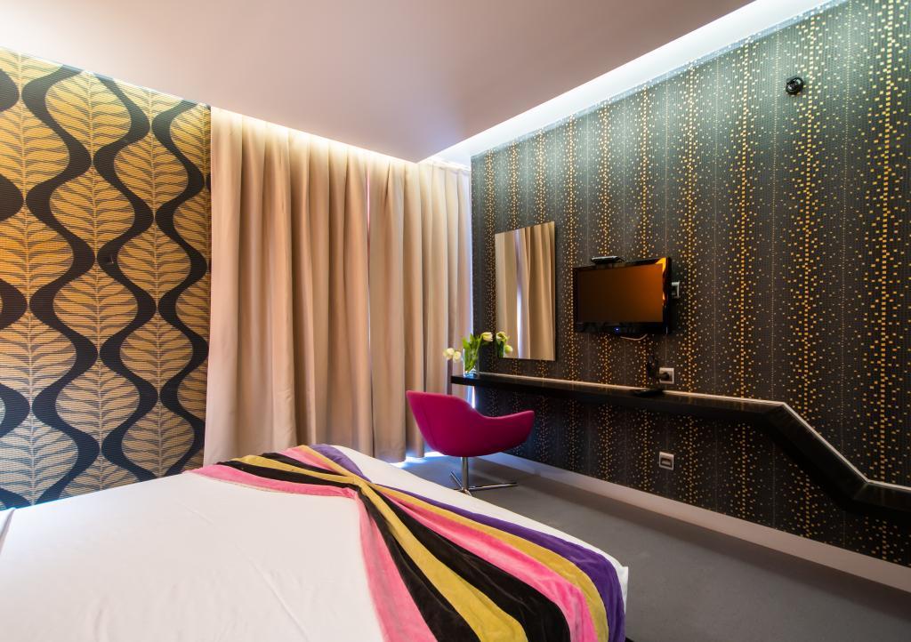 Vernazza Suites — 10