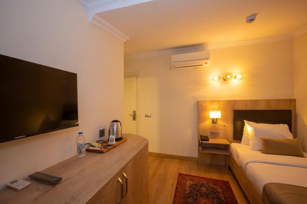 Porta Romanos Hotel — 4