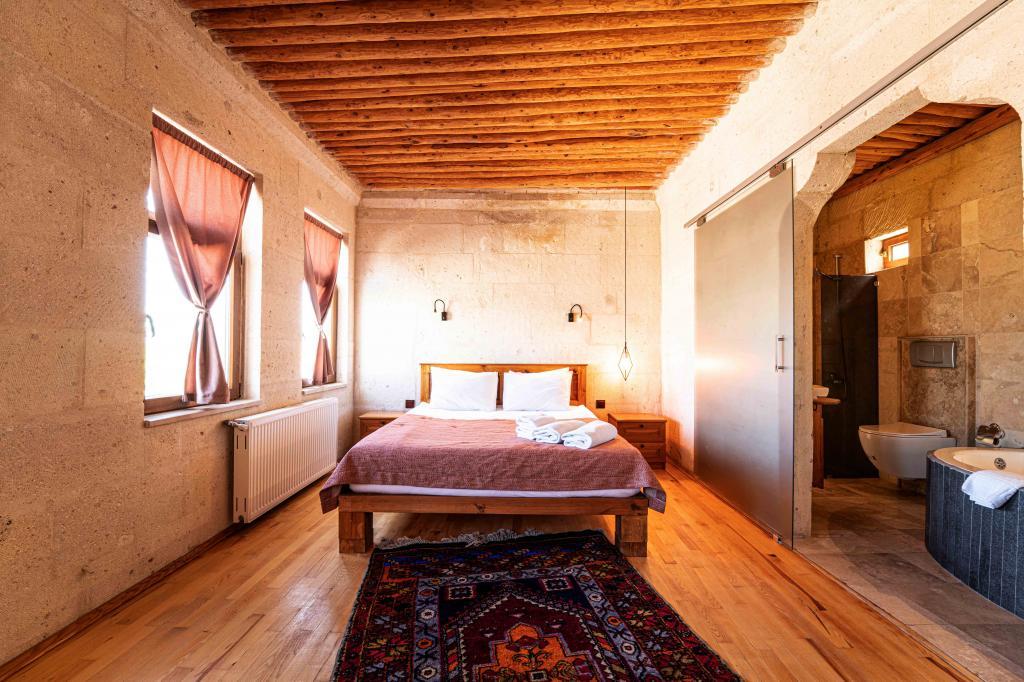 Alice in Cappadocia — 7