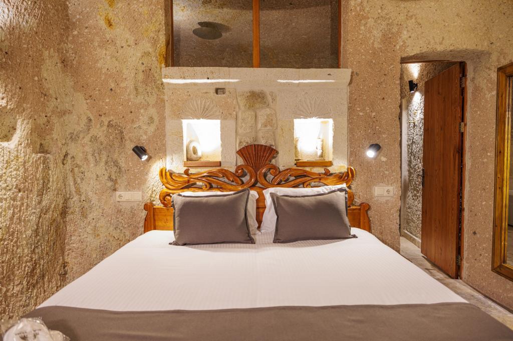 Canyon Cave Hotel — 5