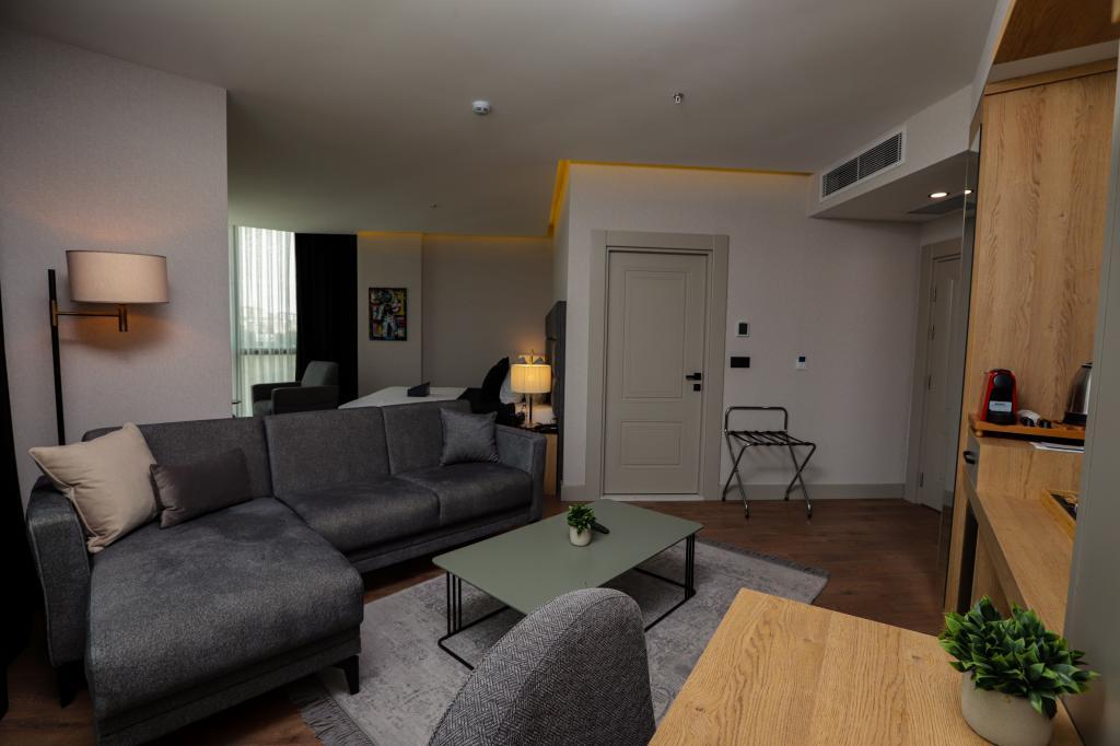 Brand Business Hotel — 4