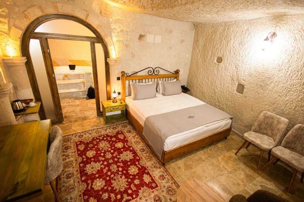 Majestic Cave House — 10