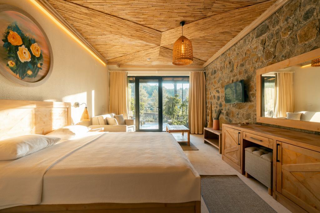 IZZ Getaway (+16 Adults Only) — 2
