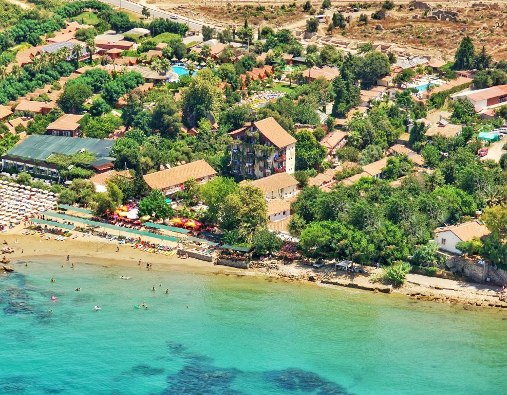 Leda Beach Hotel — 4