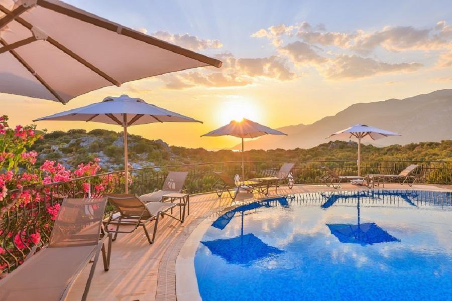 Hill House (Adults Only +14) — 10