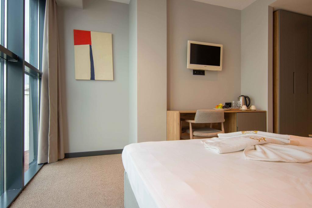 Sherlock Homes Hotels — 8