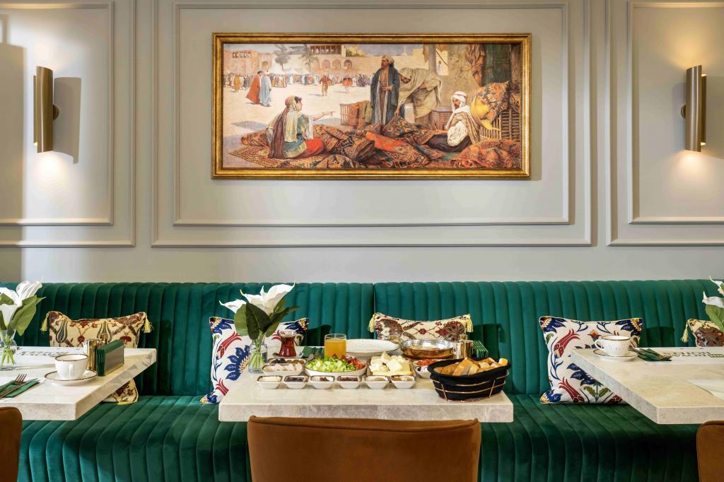 Royan Suites — 4