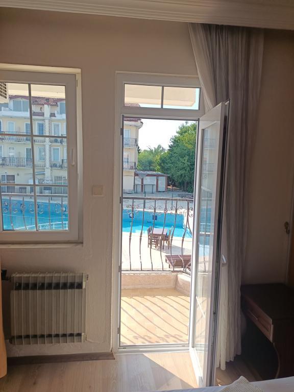 Grand Cnr Hotels — 9