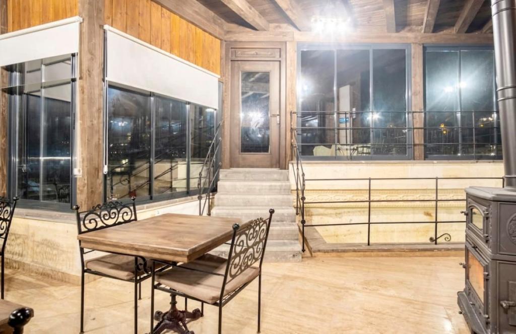 Uzay Cave Suites — 9