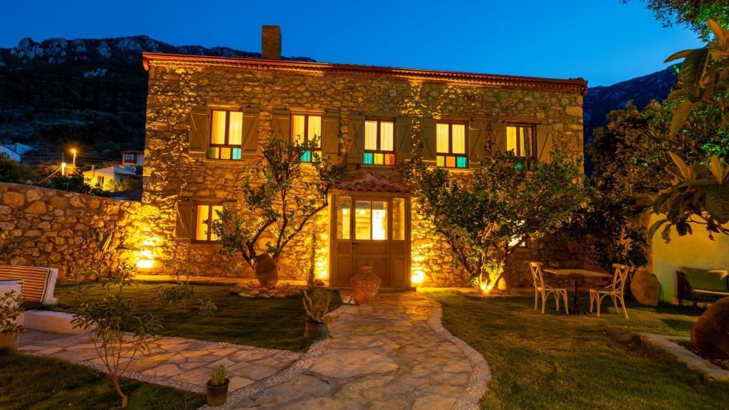 Ahırlı Konak Karaburun