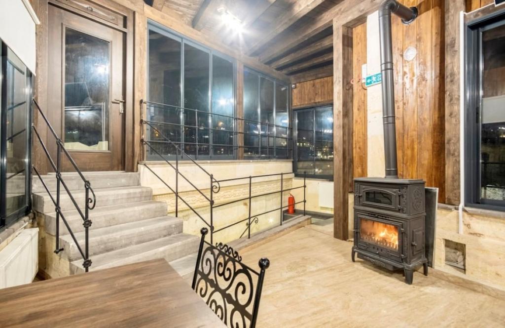 Uzay Cave Suites — 4