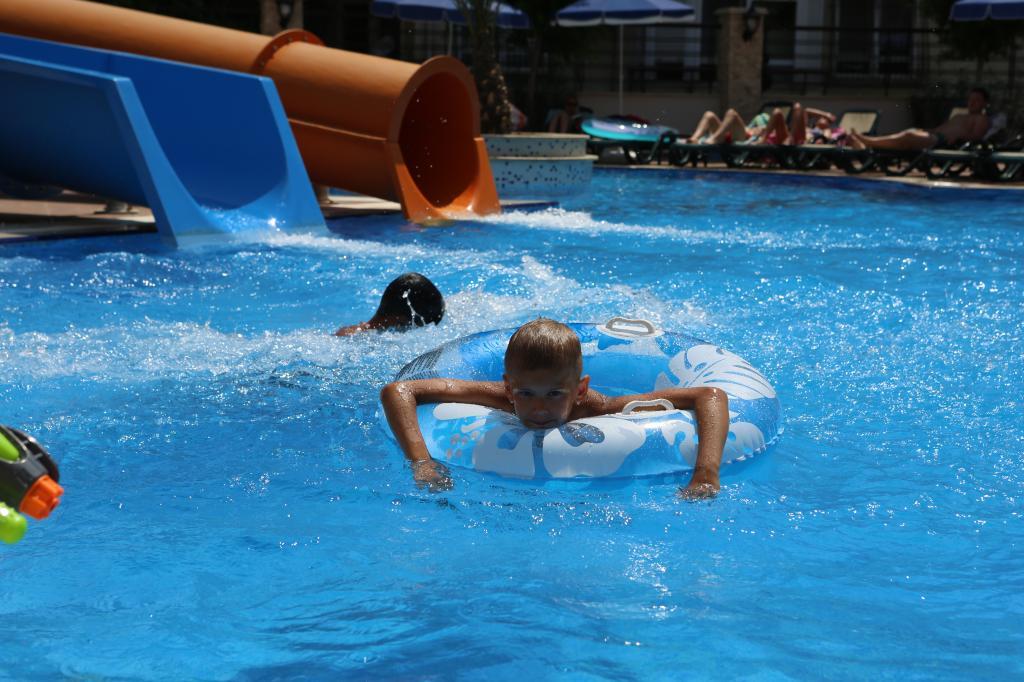 Almera Park Apart Hotel — 2