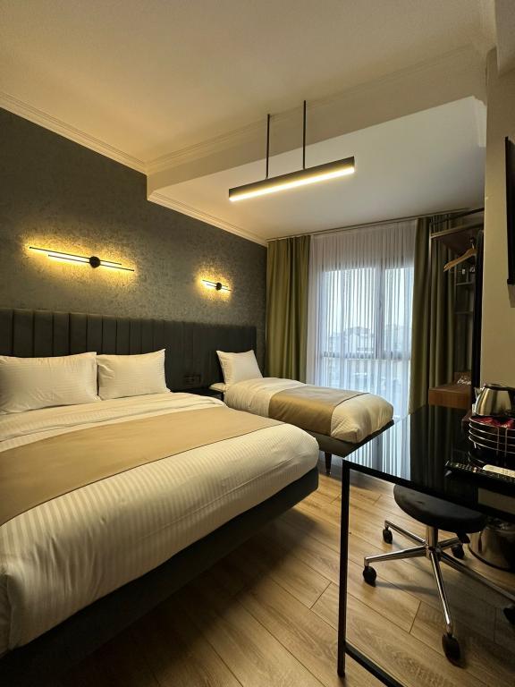 Lenora Airport Hotel — 2