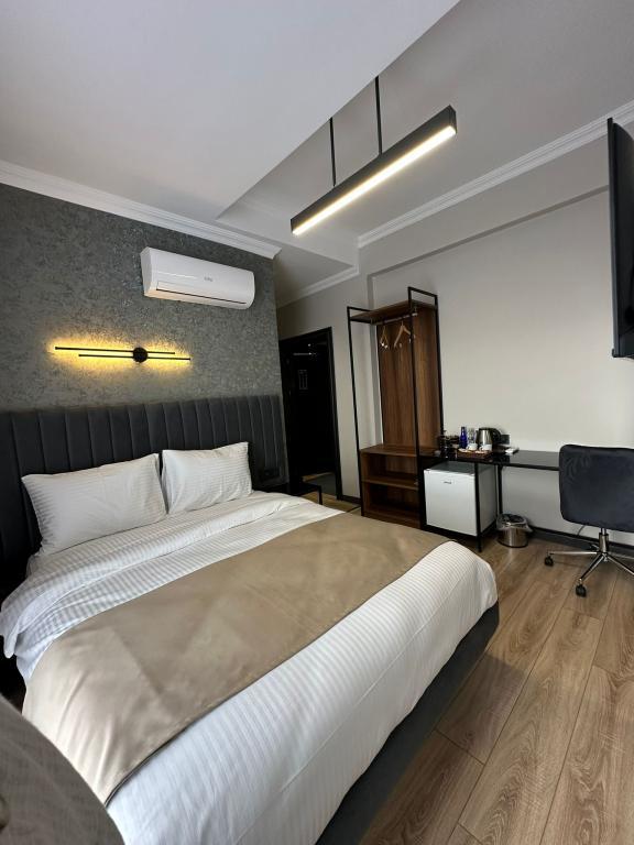 Lenora Airport Hotel — 5