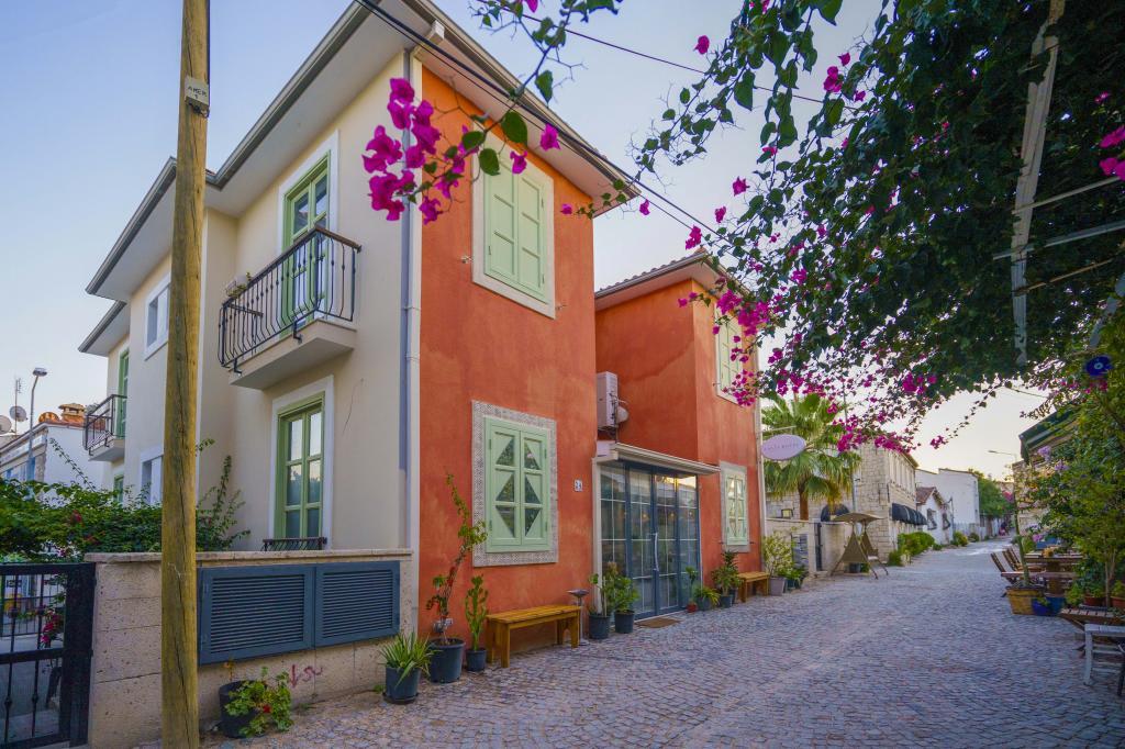 Amour Köy İçi Alaçatı