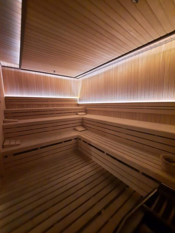 Ramada Hotel & Suites Adana — 8