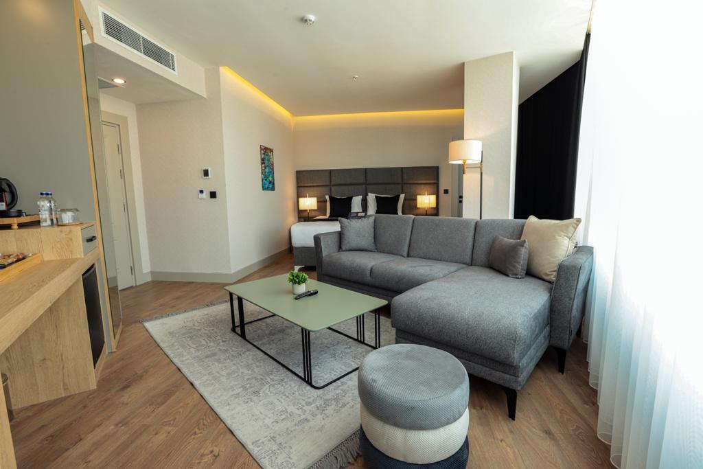 Brand Business Hotel — 2
